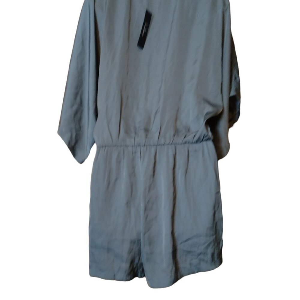 Lulus Romper Women's XS Short Sleeve Shorts Romper Elastic Waist V-Neck New - Picture 7 of 7